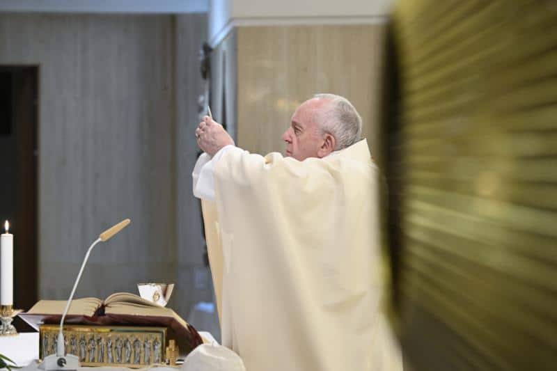 Read more about the article At morning Mass, Pope offers prayers for unemployed