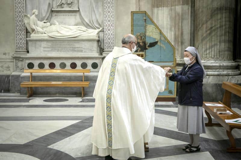 Read more about the article Longing and caution: Not everyone in Italy is ready to return to Mass