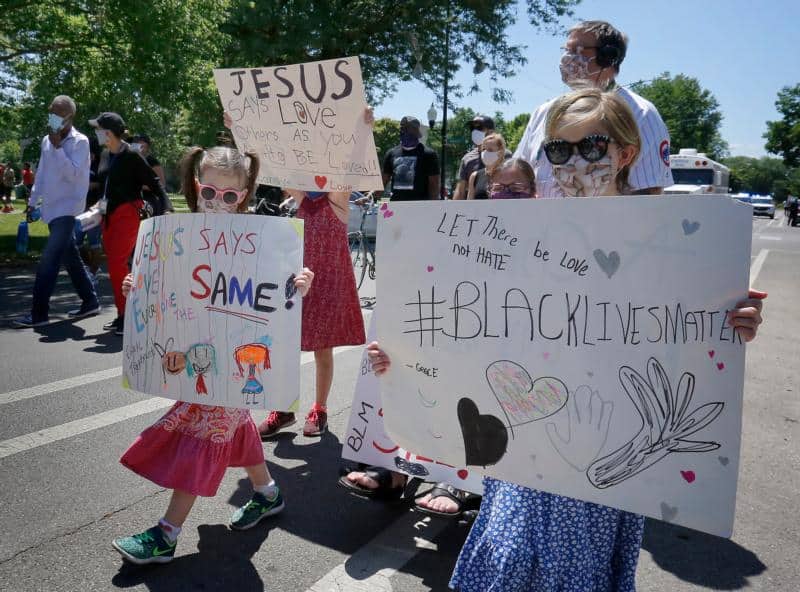 Read more about the article Chicago faith communities lead peaceful protest against racism