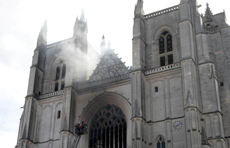 Read more about the article French police suspect arson was cause of fire at Nantes cathedral