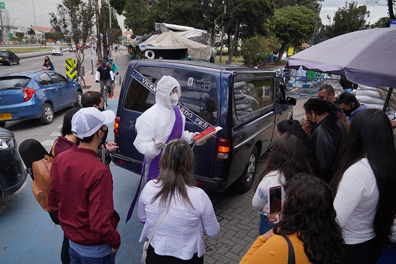 Read more about the article ‘Traumatic way to say goodbye’: roadside funerals in Colombia