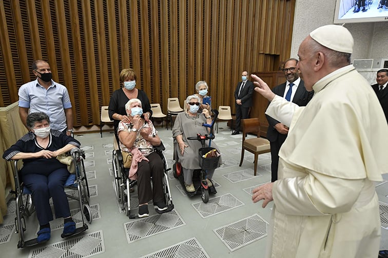 Read more about the article Lack of money shouldn’t impede health care, pope says