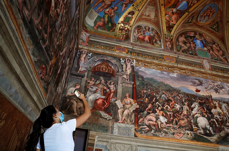 Read more about the article Vatican shuts down museums as COVID-19 cases, deaths mount in Italy