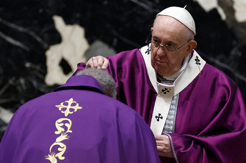 Read more about the article For Lent, ask if one’s life is centered on God or oneself, pope says