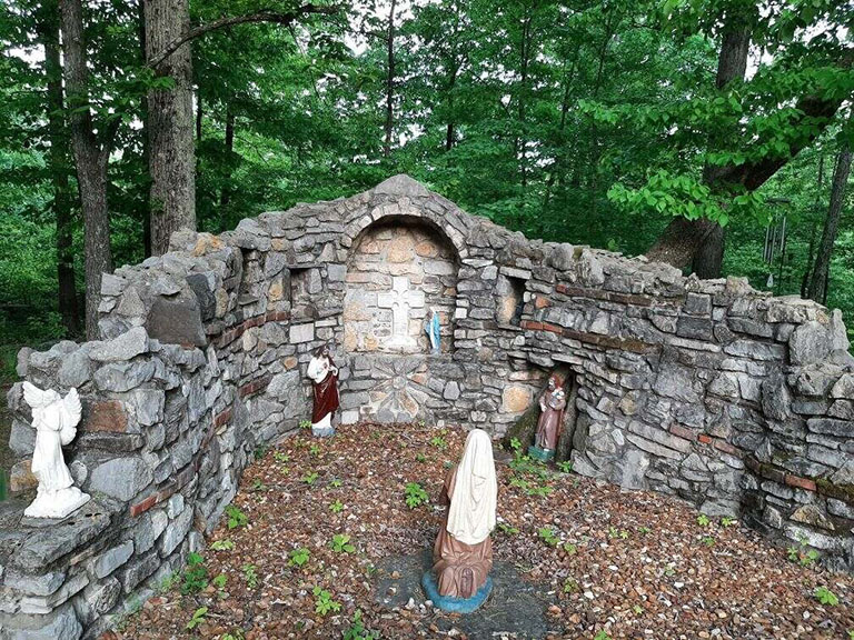 Read more about the article Backyard grotto inspired by iconic Notre Dame landmark