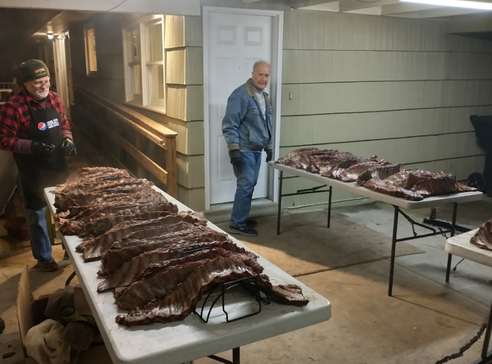 Read more about the article Murfreesboro Knights smoke ribs to aid crisis pregnancy center 