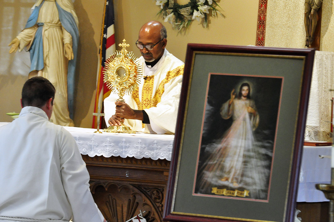 Read more about the article Catholics gather to pray for Divine Mercy