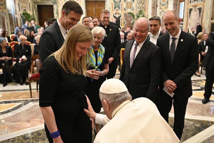 Read more about the article Ideology obstructs beauty of family, pope says 