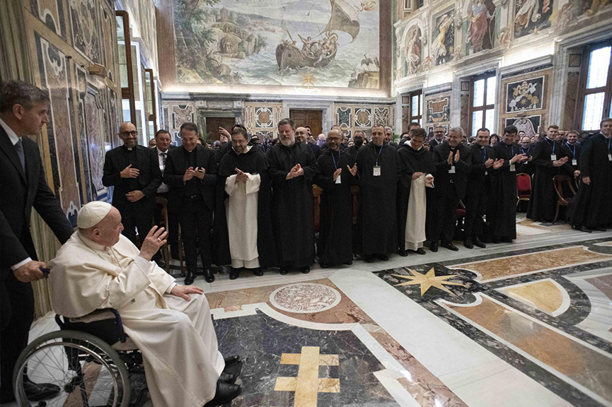 Read more about the article Liturgy must lead to awe, unity, mission, pope says 
