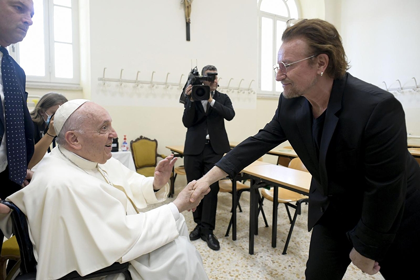 Read more about the article Pope, Bono launch Scholas educational initiative 