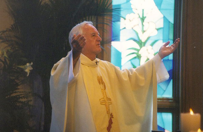 Read more about the article Father Joe Pat Breen, long-time pastor at St. Edward, dies at 87 