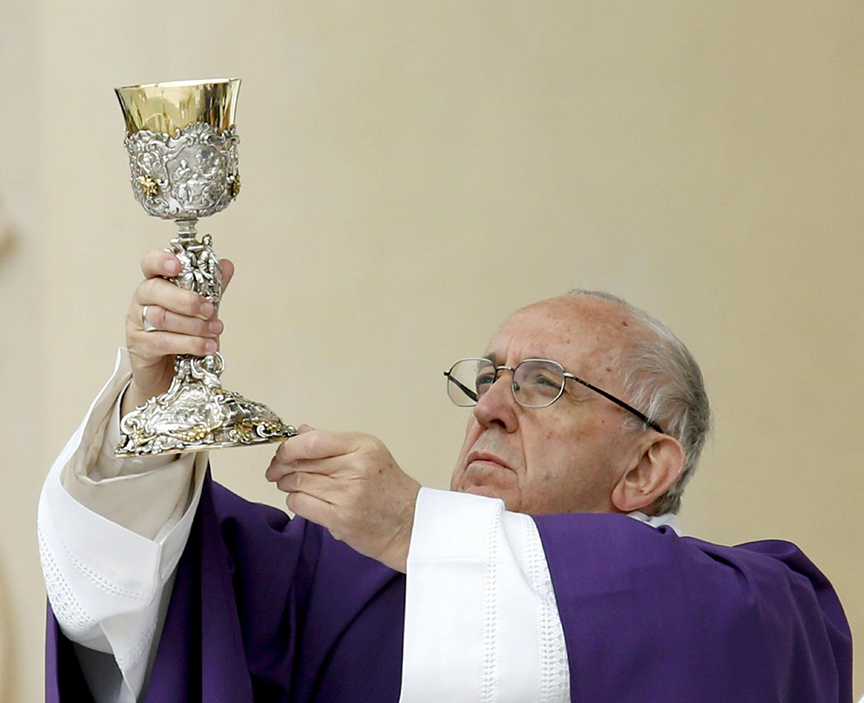 Read more about the article Catholics need better understanding of the Mass, pope says