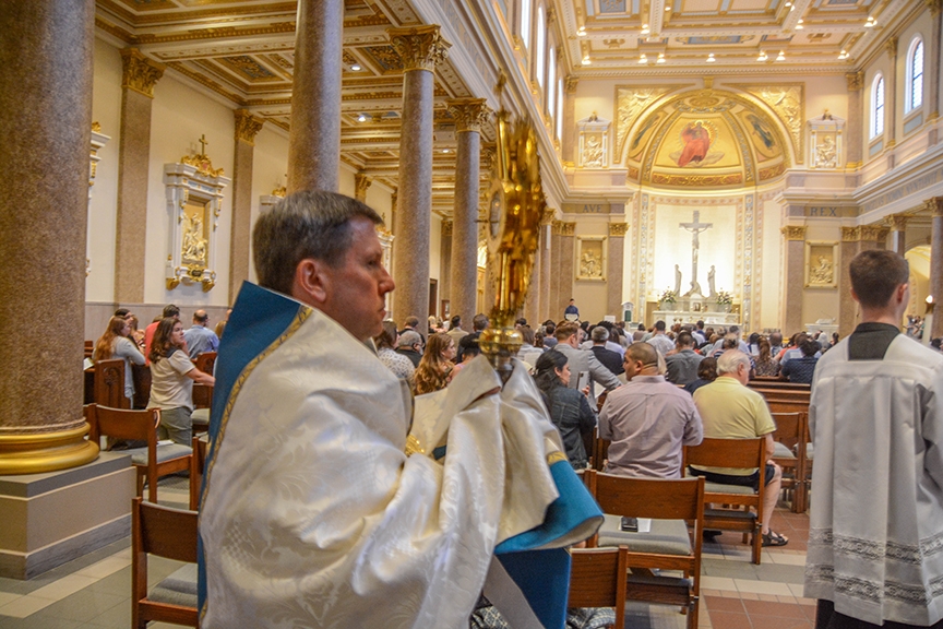 Read more about the article Eucharist can give us strength to change the world, bishop says