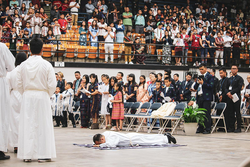 Read more about the article About 1,700 gather for ordination of Burmese priest in Western Kentucky