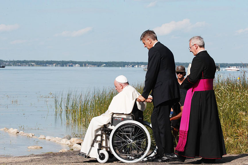Read more about the article Pope joins Indigenous pilgrims at lake known for its healing waters