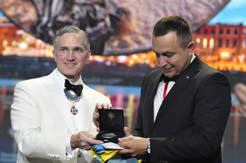 Read more about the article Ukrainian Knight honored for leading war relief efforts
