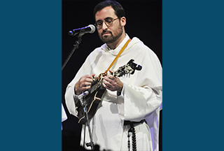 Read more about the article Pope Prep grad performs with band at Opry concert