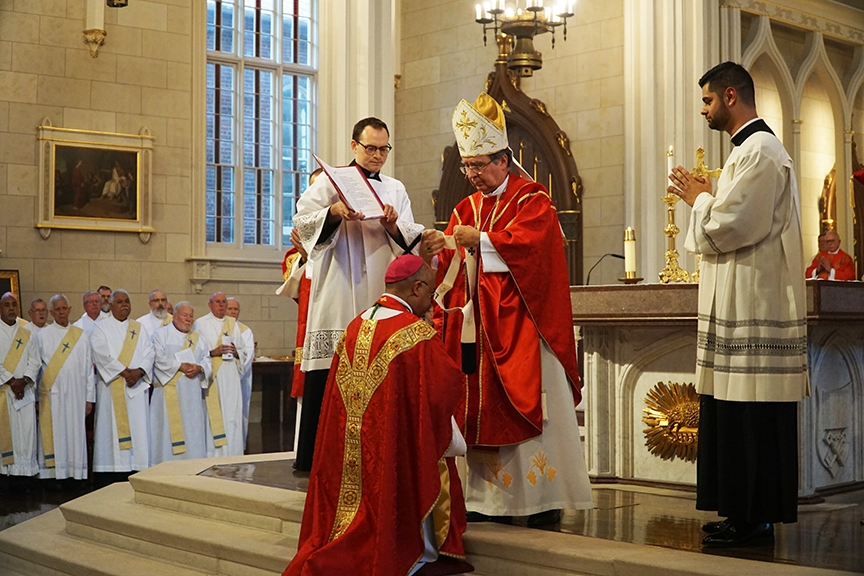 Read more about the article Pallium reminds a bishop of his mission to be a good shepherd, says nuncio