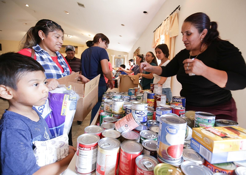 Read more about the article Parish, Catholic Charities supply water, food to Florida migrants after Ian