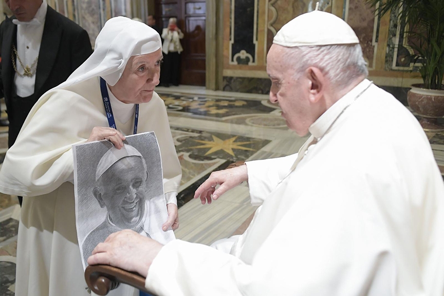 Read more about the article Saints have joyful hearts, not long faces, pope says