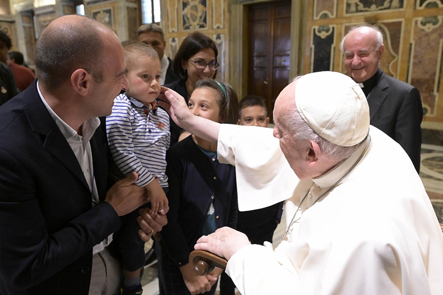 Read more about the article Pope: Church’s concern for the family goes beyond focus on couples