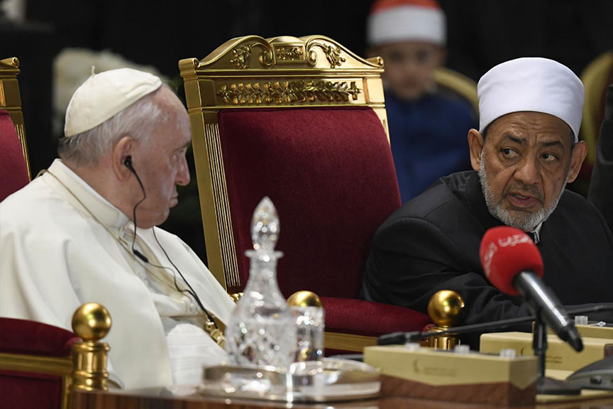 Read more about the article Source of evil is rejecting God, one’s neighbor, pope tells Muslim scholars