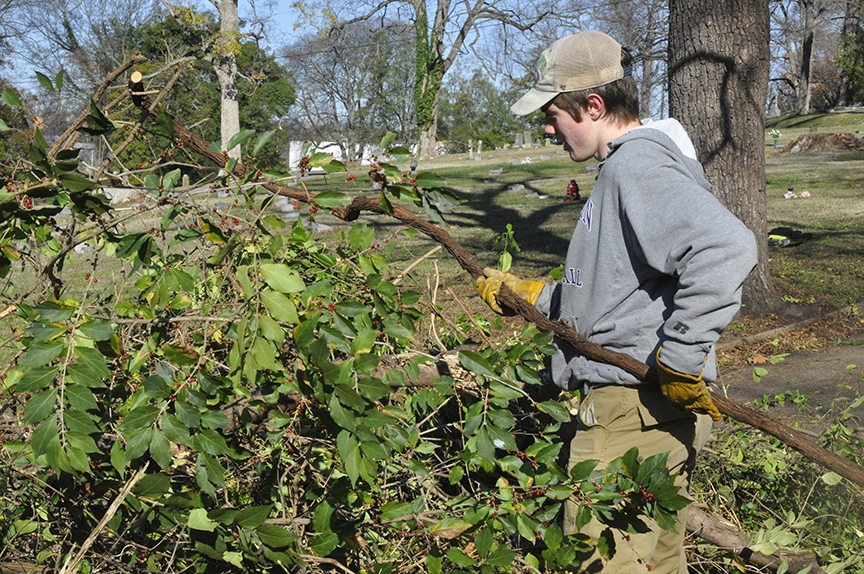 Read more about the article Father Ryan continues ‘tradition of faith, knowledge, service’ at Calvary Cemetery