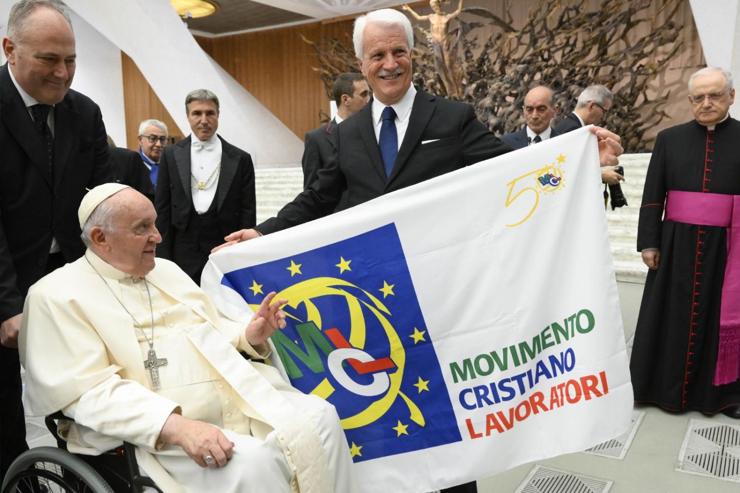 Read more about the article Church must take seriously the problems, needs of workers, pope says
