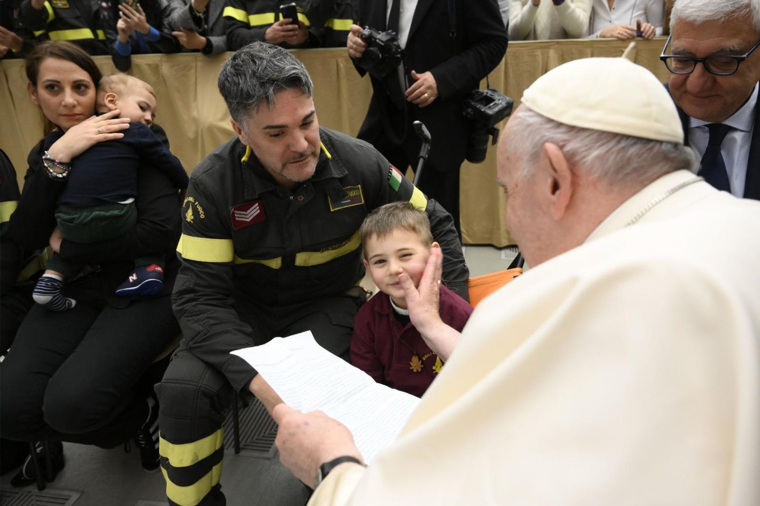 Read more about the article Pope praises firefighters’ service, dedication