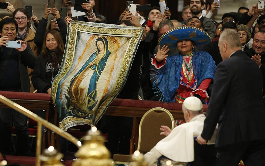 Read more about the article Mary accompanies migrants heading north, pope says on Guadalupe feast