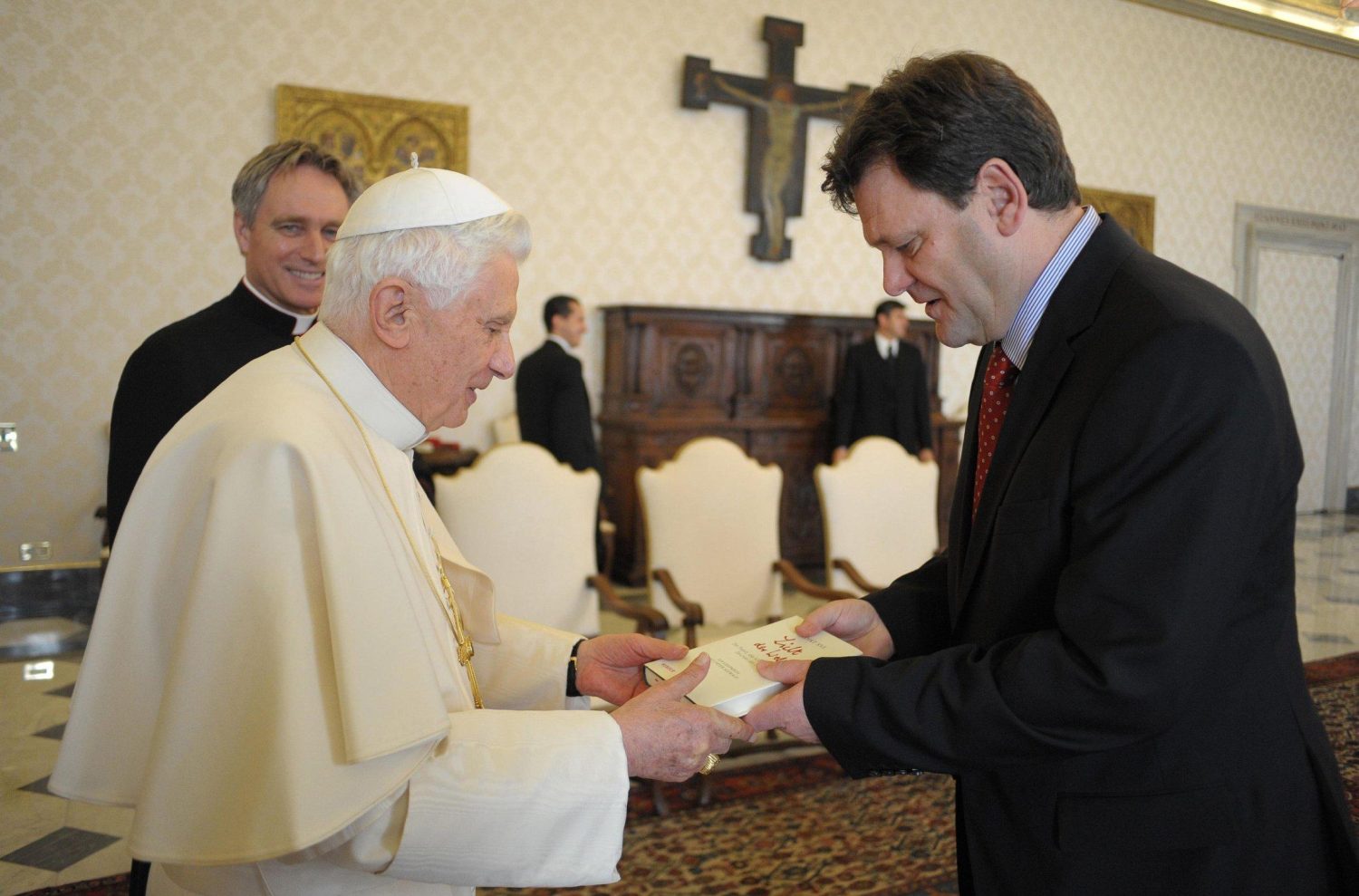 Read more about the article Papal biographer: Benedict ‘will be canonized some day’