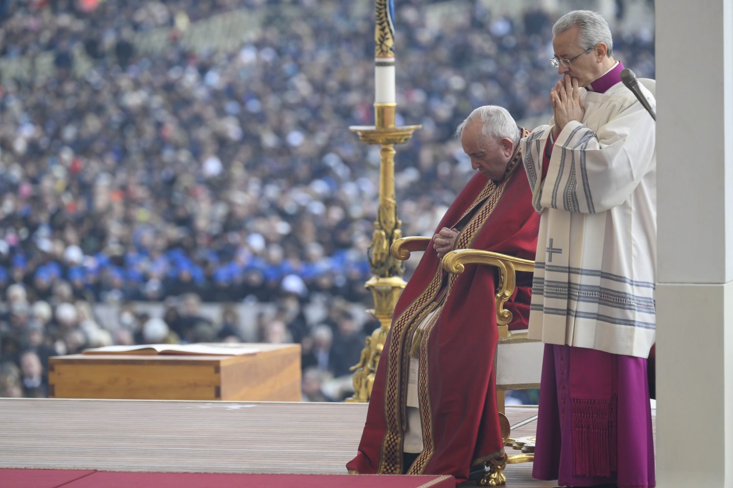 Read more about the article At funeral, pope remembers Benedict’s ‘wisdom, tenderness, devotion’