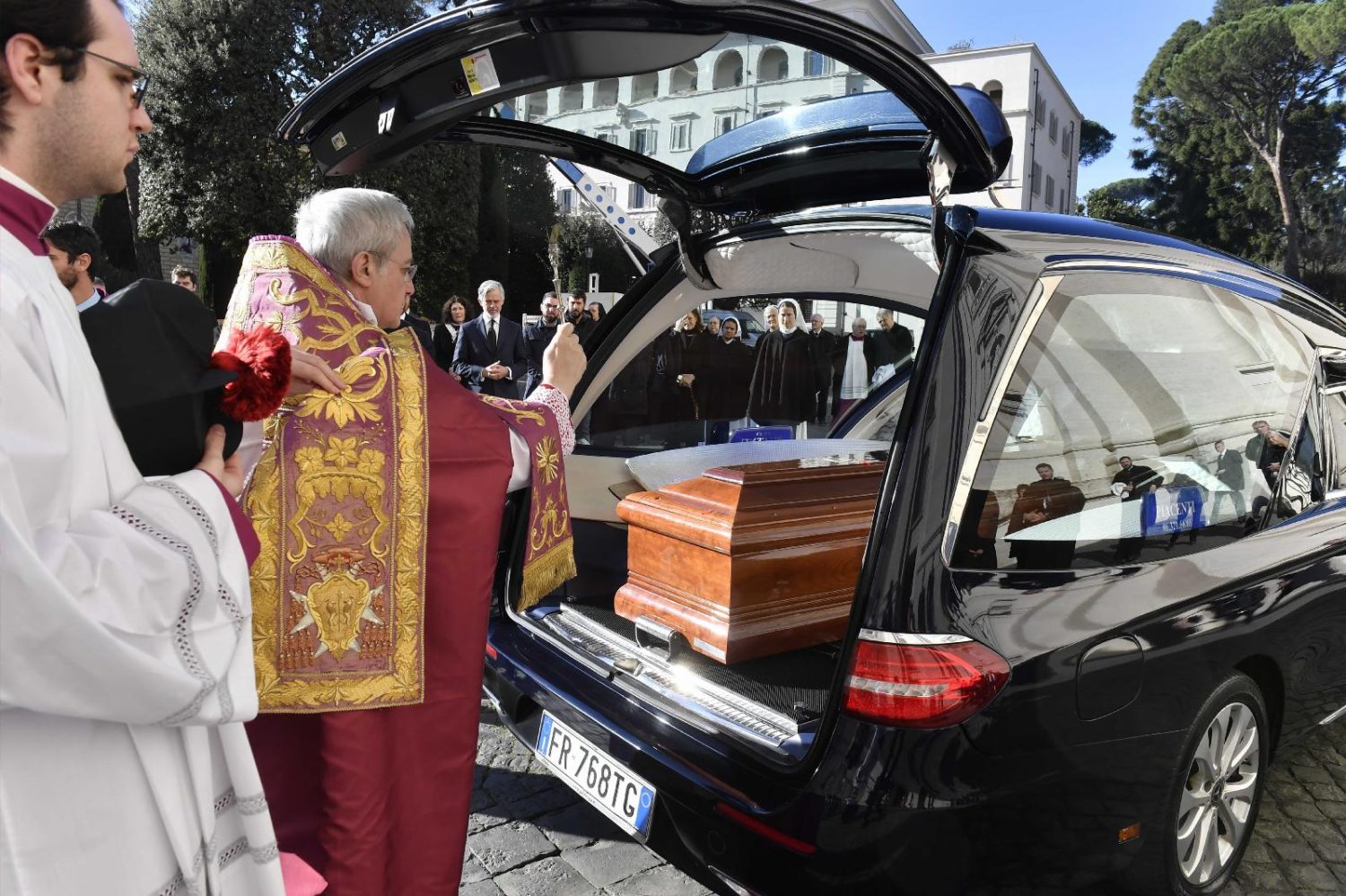 Read more about the article Cardinal Pell’s faith, suffering remembered at Vatican funeral