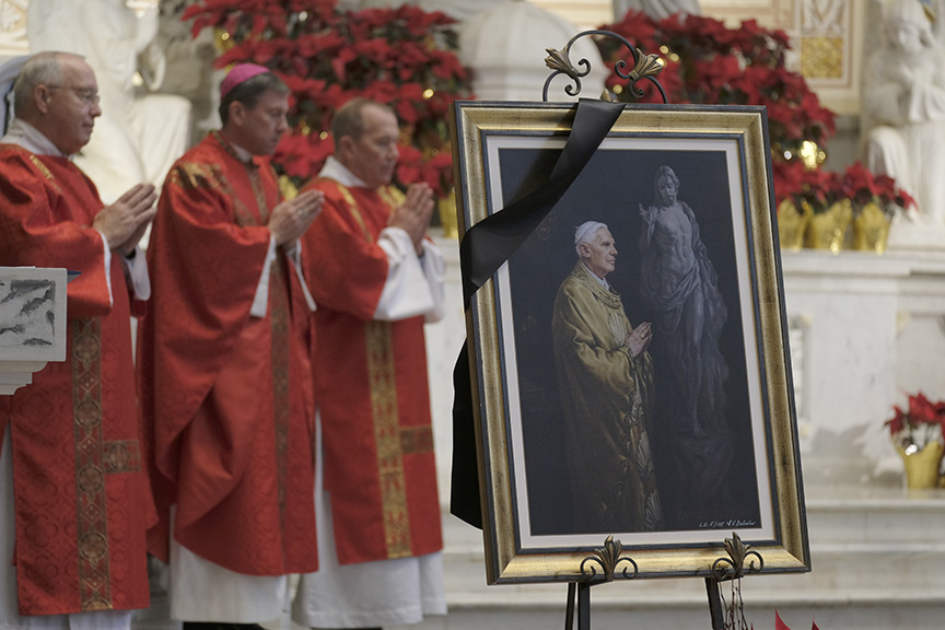 Read more about the article Tennessee artist captured legacy of Pope Benedict in official portrait [Web Exclusive]