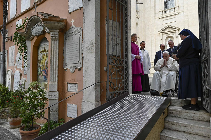 Read more about the article ‘Fraternity, tears, smiles’: Pope shares hopes for the future