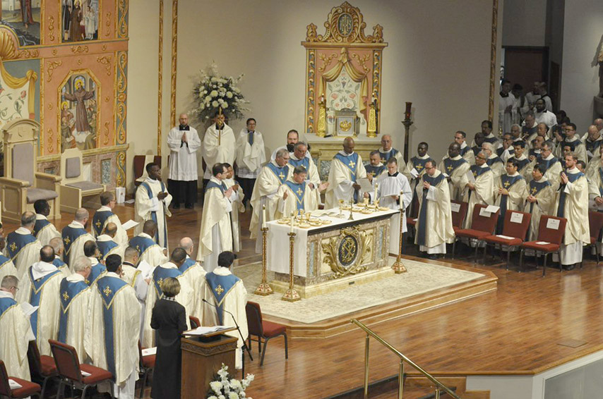 Read more about the article Witness the renewal of promises by priests of diocese at Chrism Mass