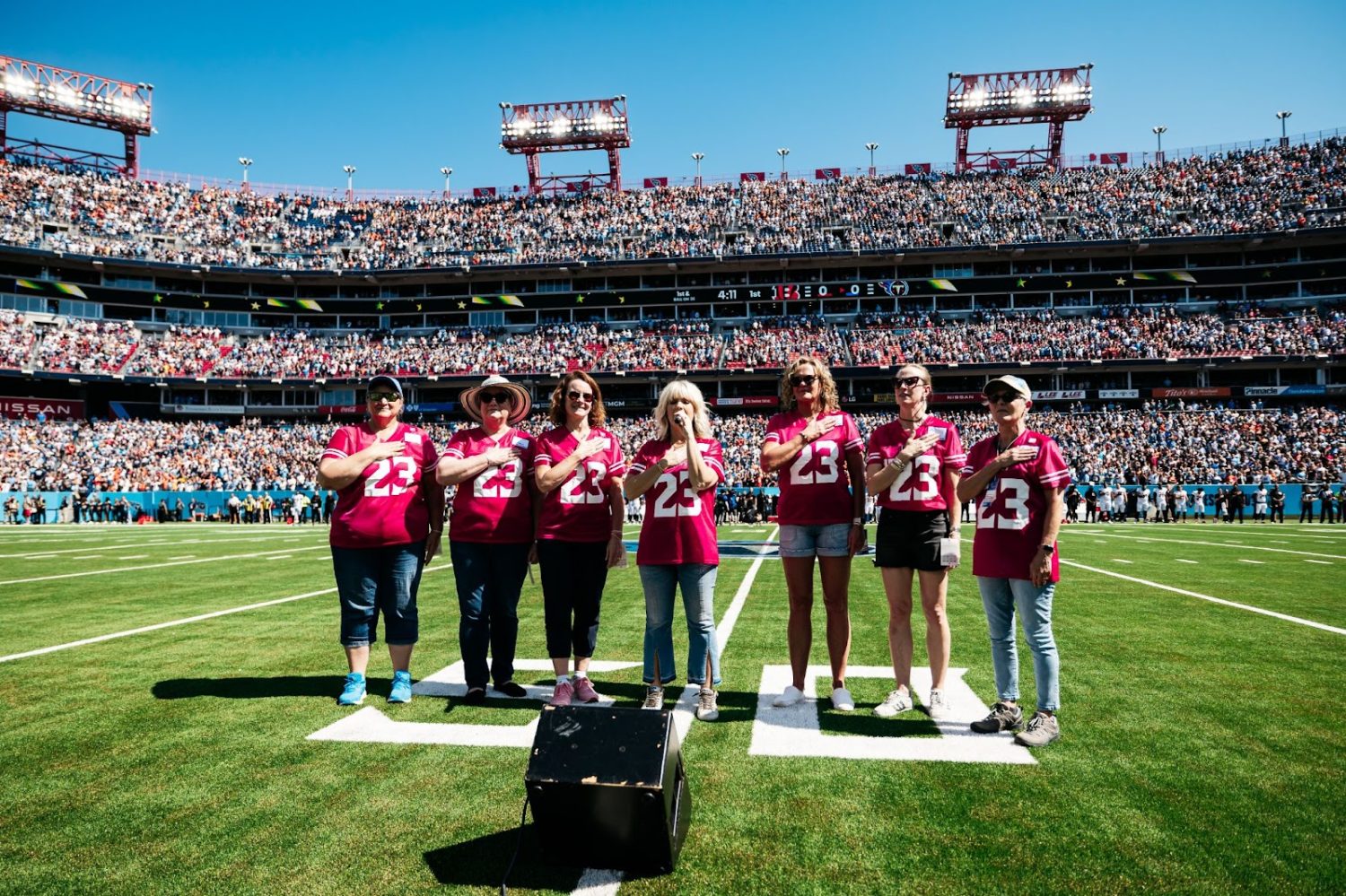 Read more about the article Ascension Saint Thomas, Tennessee Titans recognize breast cancer survivors, physicians
